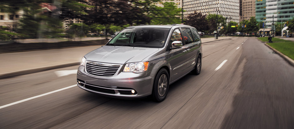 2016 Chrysler town & Country Exterior Side View